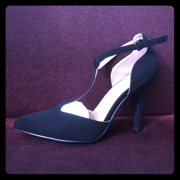 Shoes - Picture 1 of 3